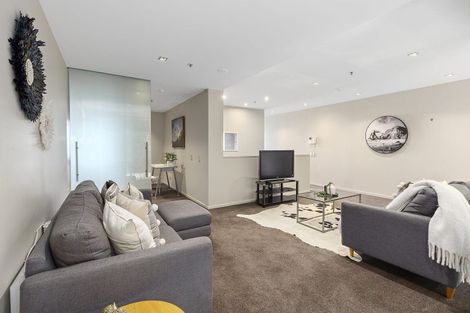 Photo of property in Patent 326 Apartments, 207s/326 Evans Bay Parade, Hataitai, Wellington, 6021