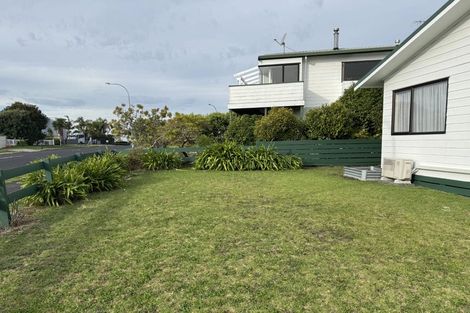 Photo of property in 1 Stella Drive, Clarks Beach, 2122