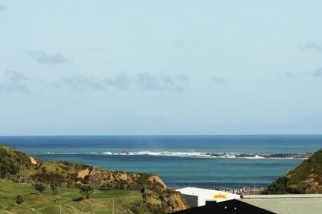 Photo of property in 5 Bunker Way, Strathmore Park, Wellington, 6022