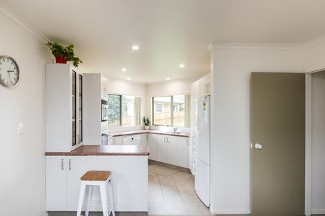 Photo of property in 63 Pacific Drive, Fitzherbert, Palmerston North, 4410