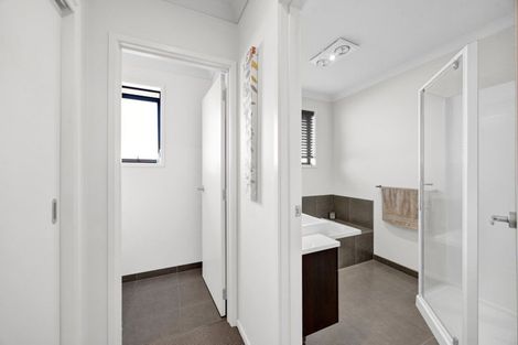 Photo of property in 21 Montague Grove, Stratford, 4332