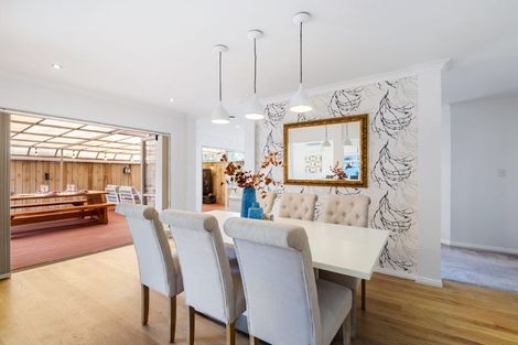 Photo of property in 12 English Oak Drive, Schnapper Rock, Auckland, 0632