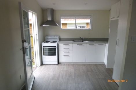 Photo of property in 2 Vera Road, Te Atatu South, Auckland, 0610