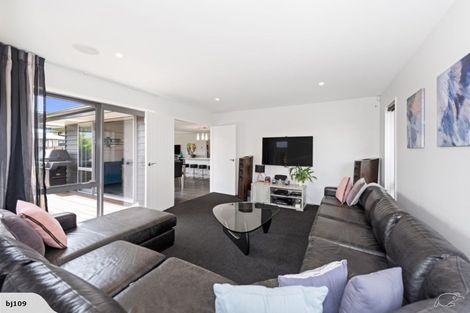 Photo of property in 32 Royston Common, West Melton, 7618