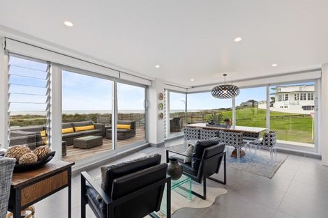 Photo of property in Weekeston Apartments, 2 Nobs Line, Strandon, New Plymouth, 4312