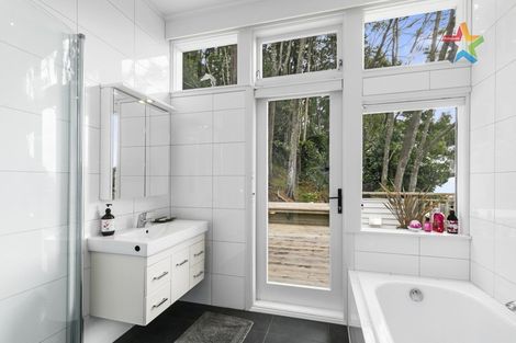 Photo of property in 1 Huia Road, Days Bay, Lower Hutt, 5013