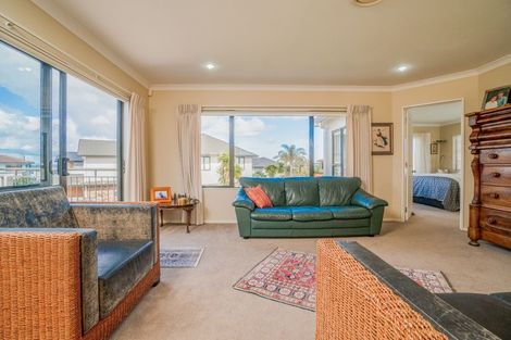 Photo of property in 5 Tollana Road, Te Atatu Peninsula, Auckland, 0610