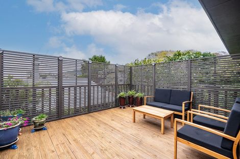 Photo of property in 16 Romney Square, Tawa, Wellington, 5028