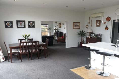 Photo of property in 8 Teagarden Close, Mairehau, Christchurch, 8052