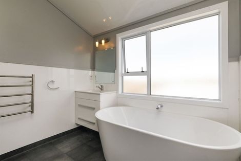 Photo of property in 11 Leander Place, Milson, Palmerston North, 4414