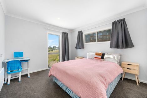 Photo of property in 1 Vaucluse Heights, Fitzherbert, Palmerston North, 4410