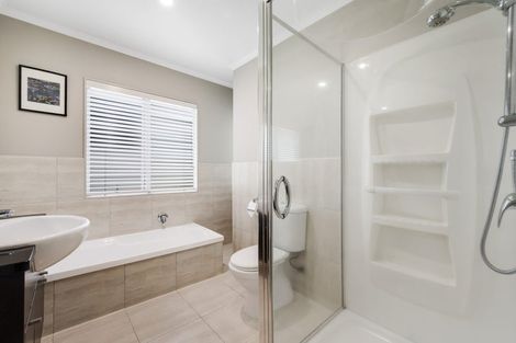 Photo of property in 131 Baverstock Road, Flat Bush, Auckland, 2016