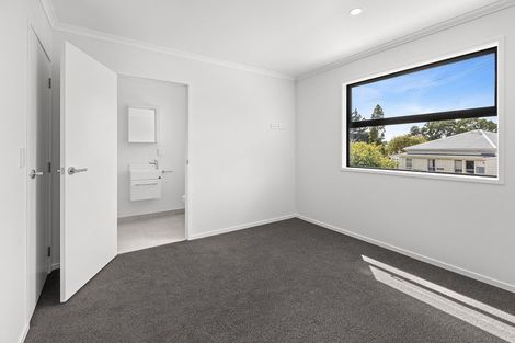 Photo of property in 2/19 Beale Street, Hamilton East, Hamilton, 3216