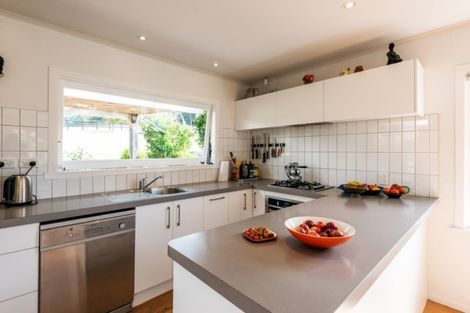 Photo of property in 68 Onetangi Road, Waiheke Island, 1971