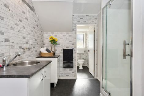 Photo of property in 39 Forest Lake Road, Forest Lake, Hamilton, 3200