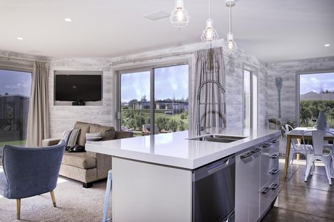 Photo of property in 30 Surfers Avenue, Waihi Beach, 3611