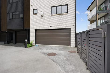 Photo of property in 4/271 Ormiston Road, Flat Bush, Auckland, 2019