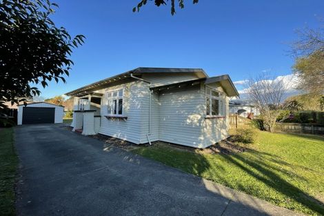 Photo of property in 11 Milverton Avenue, Hokowhitu, Palmerston North, 4410