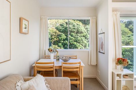 Photo of property in Grosvenor Flats, 19 Cottleville Terrace, Thorndon, Wellington, 6011