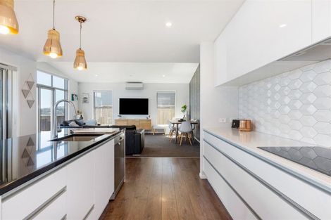 Photo of property in 78 Queen Charlotte Drive, Aotea, Porirua, 5024