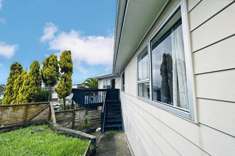 Photo of property in 10 Celeste Place, Totara Vale, Auckland, 0627
