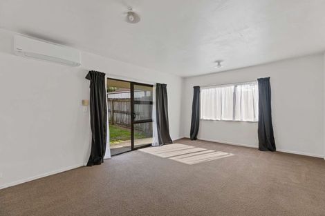 Photo of property in 399b Roscommon Road, Clendon Park, Auckland, 2103
