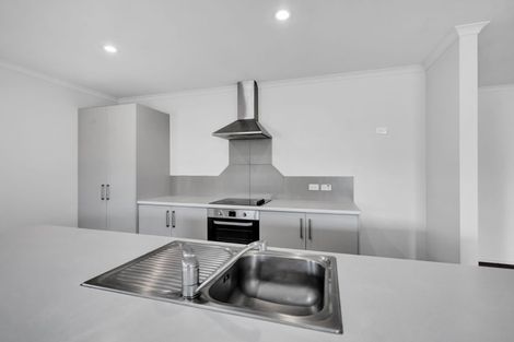 Photo of property in 17 Heta Road, Highlands Park, New Plymouth, 4312