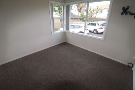 Photo of property in 81 Sturges Road, Henderson, Auckland, 0612