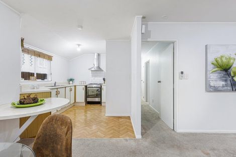 Photo of property in 2/5 Newington Road, Henderson, Auckland, 0612