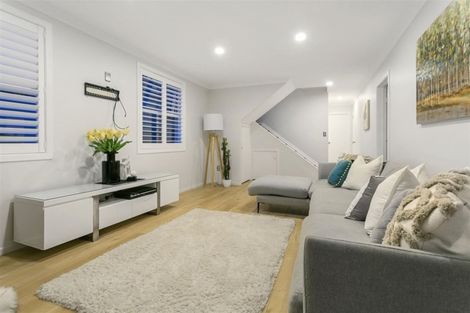 Photo of property in 28 Peter Terrace, Castor Bay, Auckland, 0620