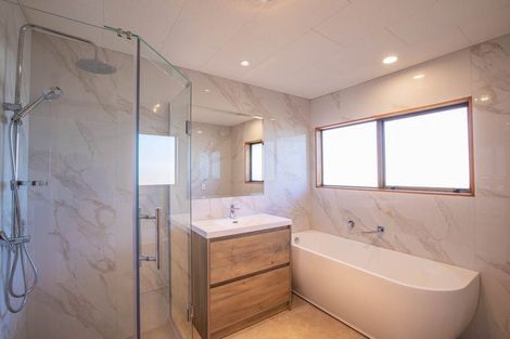 Photo of property in 4 Dalmeny Close, Murrays Bay, Auckland, 0630