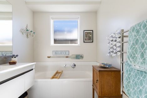 Photo of property in 5 Greystone Place, Omokoroa, 3114