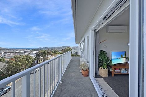 Photo of property in 6/32 Akaroa Drive, Maupuia, Wellington, 6022