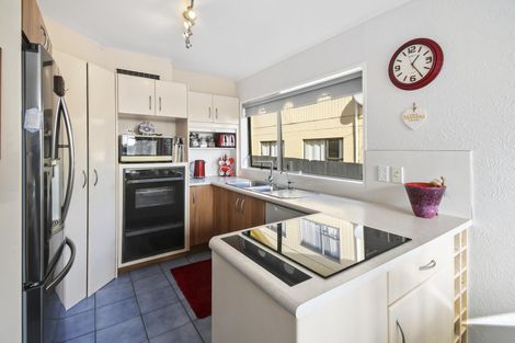 Photo of property in 44 Challen Close, Conifer Grove, Takanini, 2112