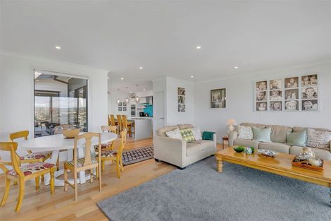 Photo of property in 8 The Track, Plimmerton, Porirua, 5026