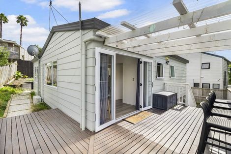 Photo of property in 2/4 Kenneth Hopper Place, Manly, Whangaparaoa, 0930