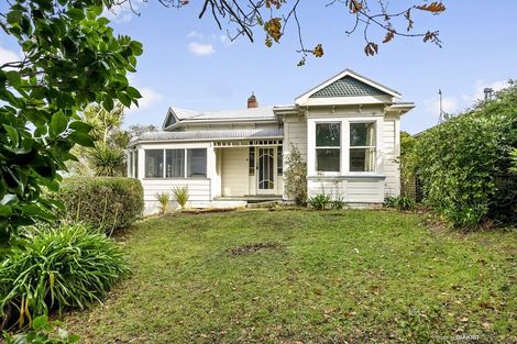 Photo of property in 43 Military Road, Northland, Wellington, 6012