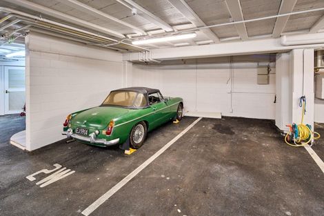 Photo of property in 2/326 Oriental Parade, Oriental Bay, Wellington, 6011