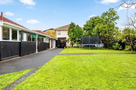 Photo of property in 36 Yeovil Road, Te Atatu Peninsula, Auckland, 0610