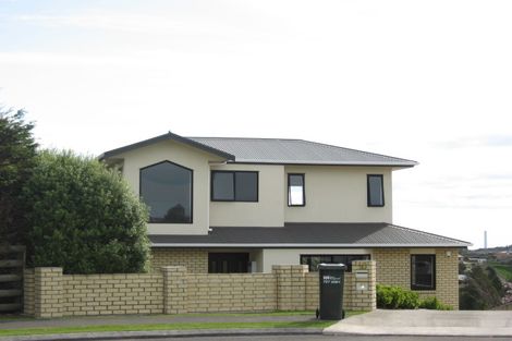 Photo of property in 10 Larsen Place, Merrilands, New Plymouth, 4312