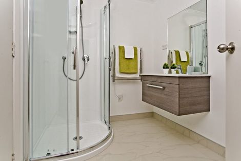 Photo of property in 1/221 Lake Road, Belmont, Auckland, 0622