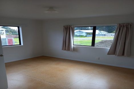 Photo of property in 65 Himatangi Street, Himatangi Beach, Foxton, 4891