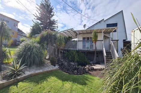 Photo of property in 3 The Terrace, Herald Island, Auckland, 0618