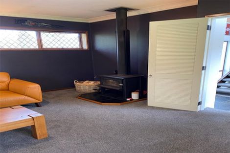 Photo of property in 2 Vista Place, Kawaha Point, Rotorua, 3010