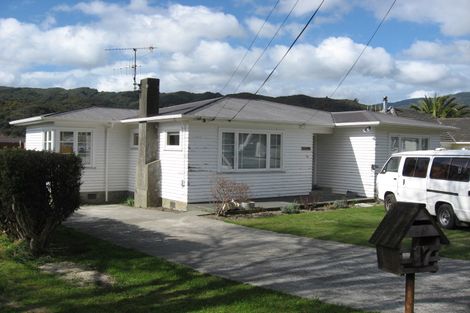 Photo of property in 17 Bledisloe Crescent, Wainuiomata, Lower Hutt, 5014