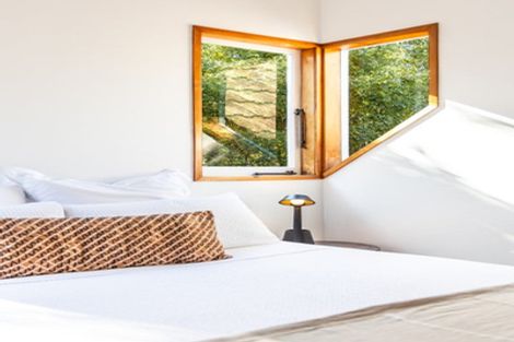 Photo of property in 27 Rosecamp Road, Beach Haven, Auckland, 0626