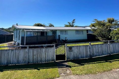 Photo of property in 50 Aniseed Grove, Timberlea, Upper Hutt, 5018