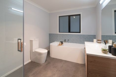 Photo of property in 68 Waipunahau Road, Waikanae, 5036