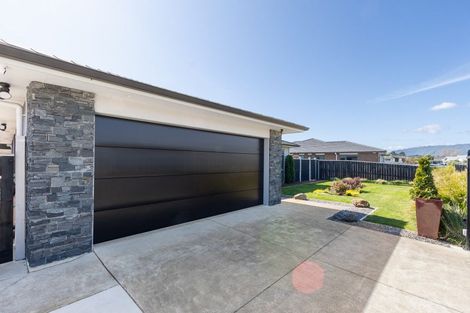Photo of property in 14 Bridford Way, Paraparaumu, 5032