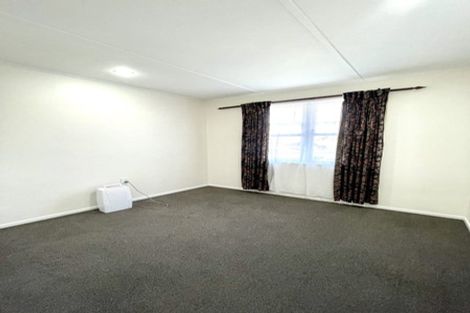 Photo of property in 4 Balmain Street, Newlands, Wellington, 6037